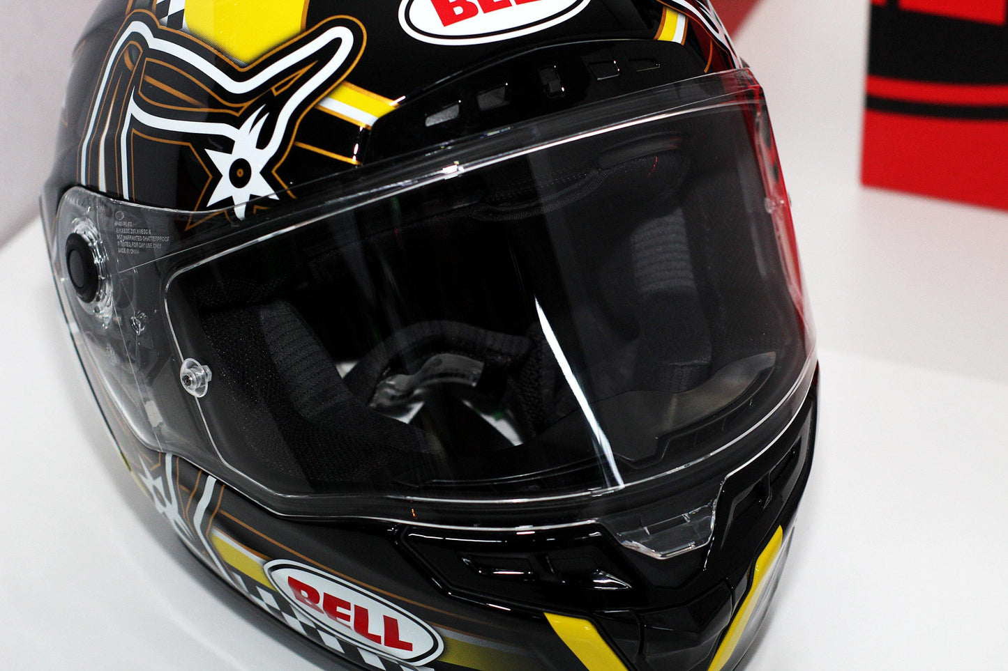 Bell Star (Isle of Man Gloss Black/Yellow) - Durian Bikers