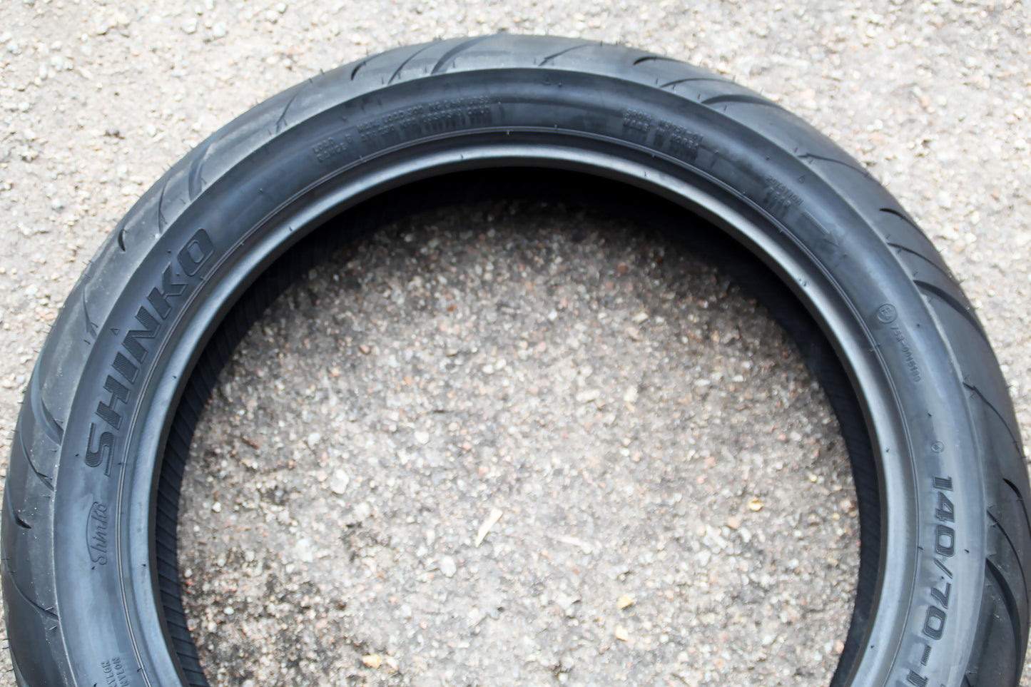 Shinko Tires SR016 Series (140/70-17) - Durian Bikers