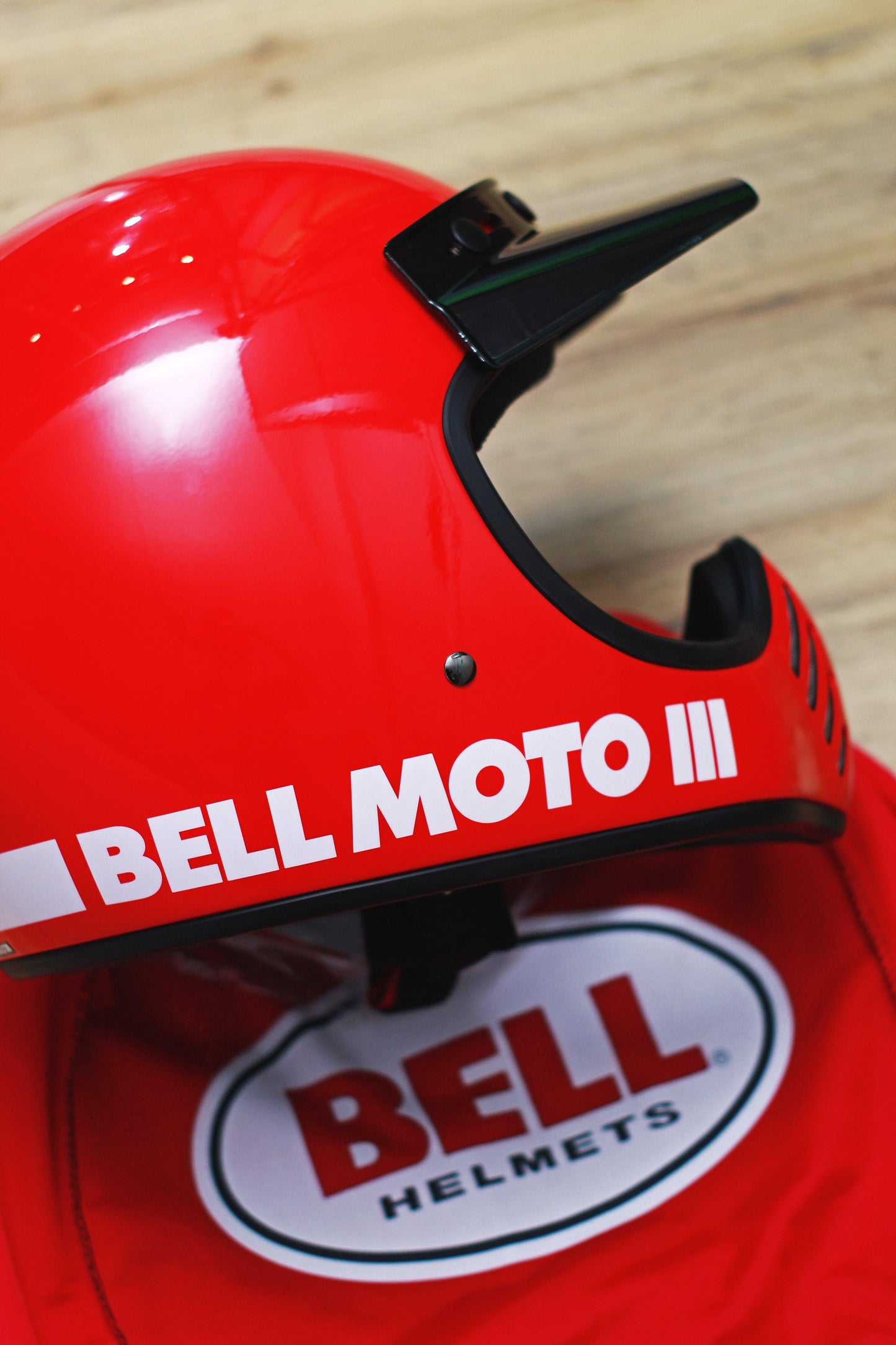 Bell Moto-3 (Classic Red) - Durian Bikers
