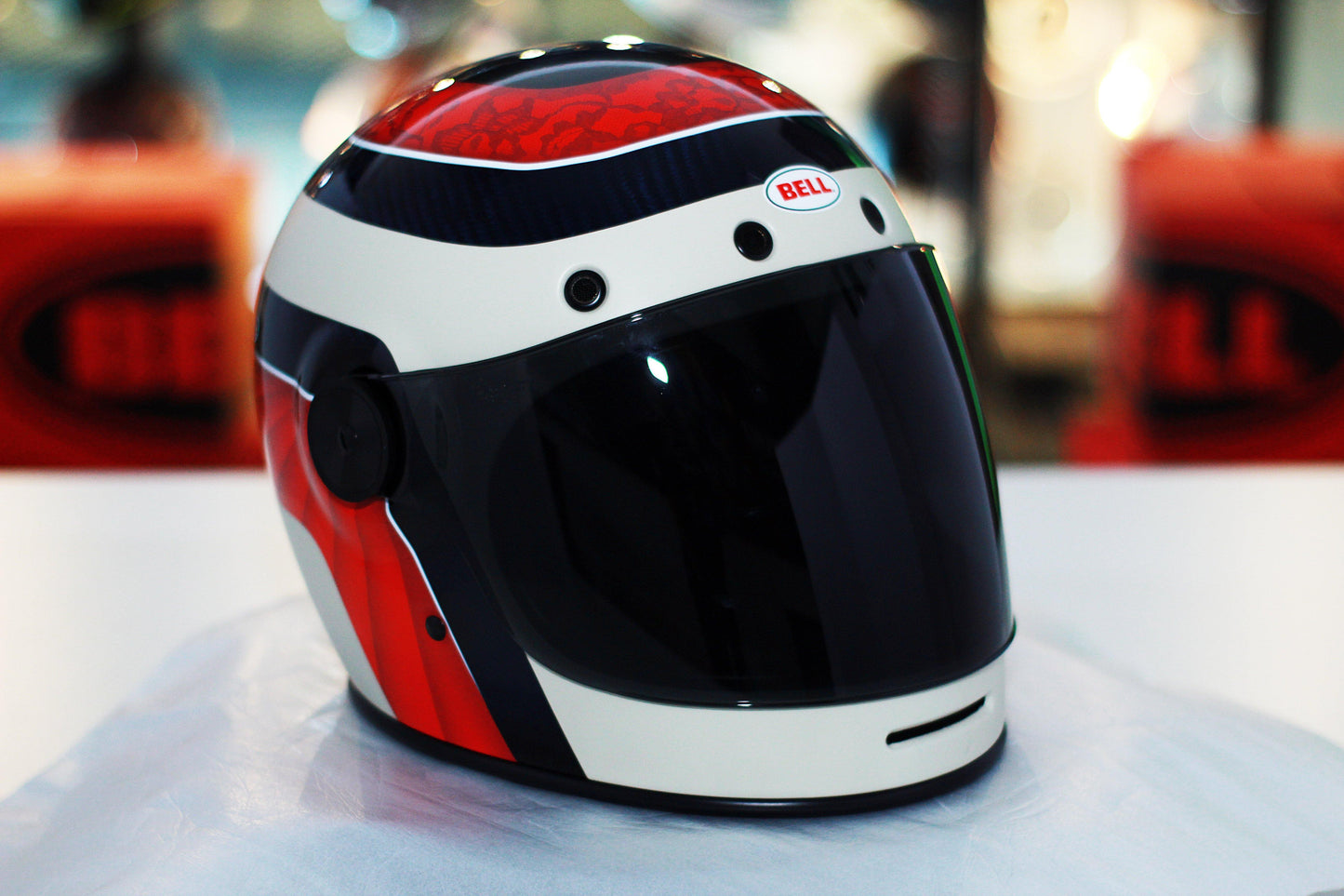 Bell Bullitt Carbon (Hustle Matte/Gloss Red/Sand/Candy Blue) - Durian Bikers