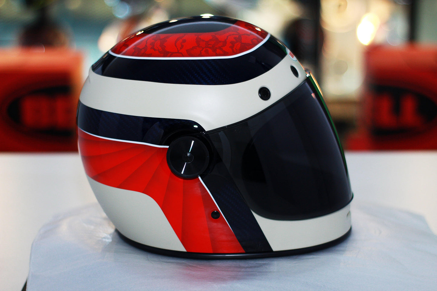Bell Bullitt Carbon (Hustle Matte/Gloss Red/Sand/Candy Blue) - Durian Bikers