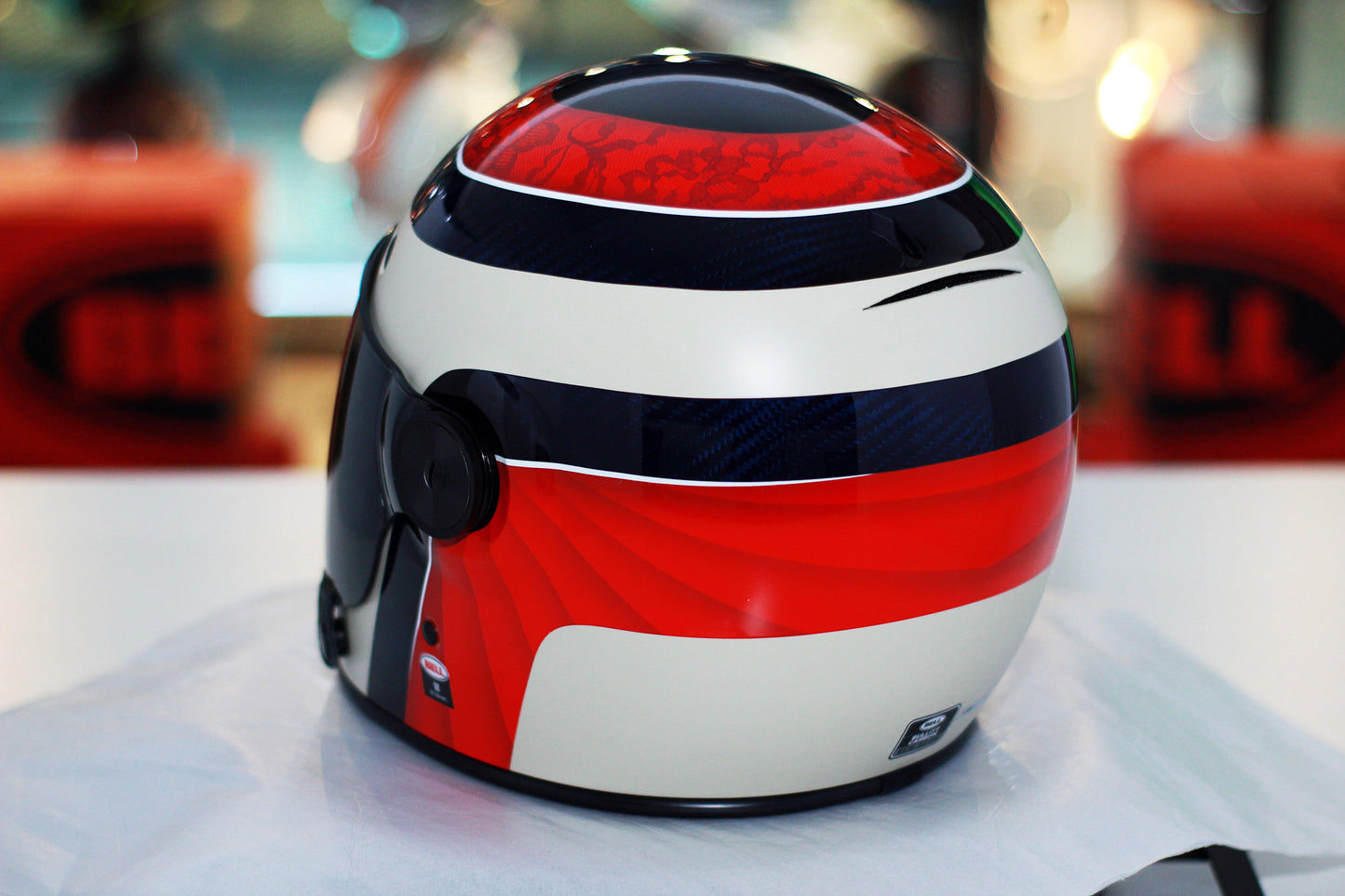 Bell Bullitt Carbon (Hustle Matte/Gloss Red/Sand/Candy Blue) - Durian Bikers