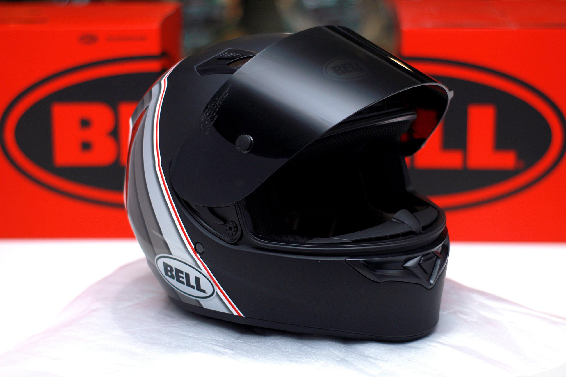 Bell Qualifier DLX MIPS (Illusion Matte/Gloss Black/Silver/White) - Durian Bikers