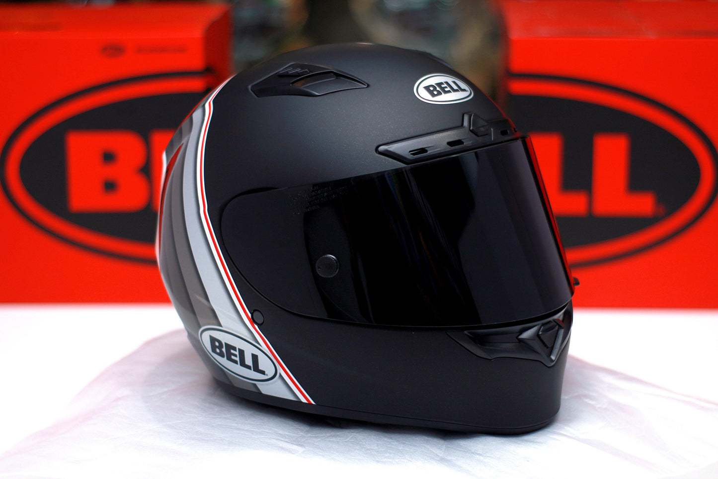 Bell Qualifier DLX MIPS (Illusion Matte/Gloss Black/Silver/White) - Durian Bikers