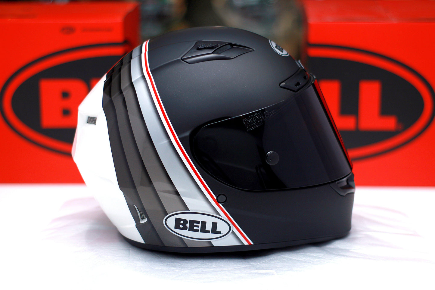 Bell Qualifier DLX MIPS (Illusion Matte/Gloss Black/Silver/White) - Durian Bikers