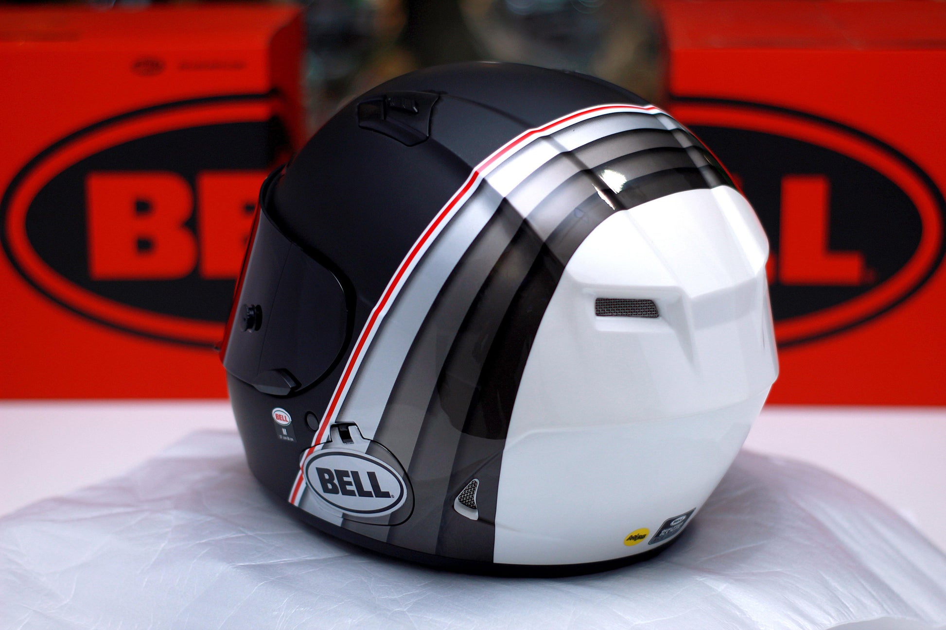 Bell Qualifier DLX MIPS (Illusion Matte/Gloss Black/Silver/White) - Durian Bikers