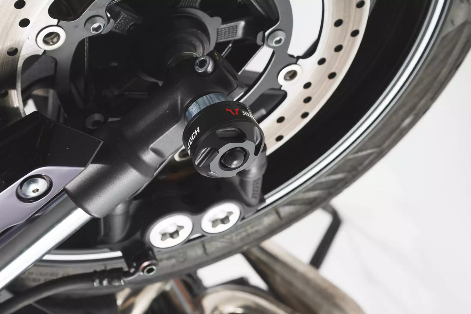 SW Motech Slider Set (Front Axle Black) fits for Kawasaki Versys 650 ('07-'09) / ('15-) - Durian Bikers