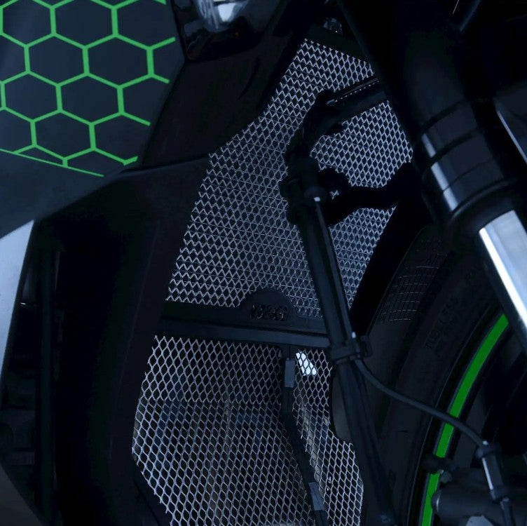 R&G Radiator Guards for Kawasaki ZX-25R ( '20-) (RAD0258BK)