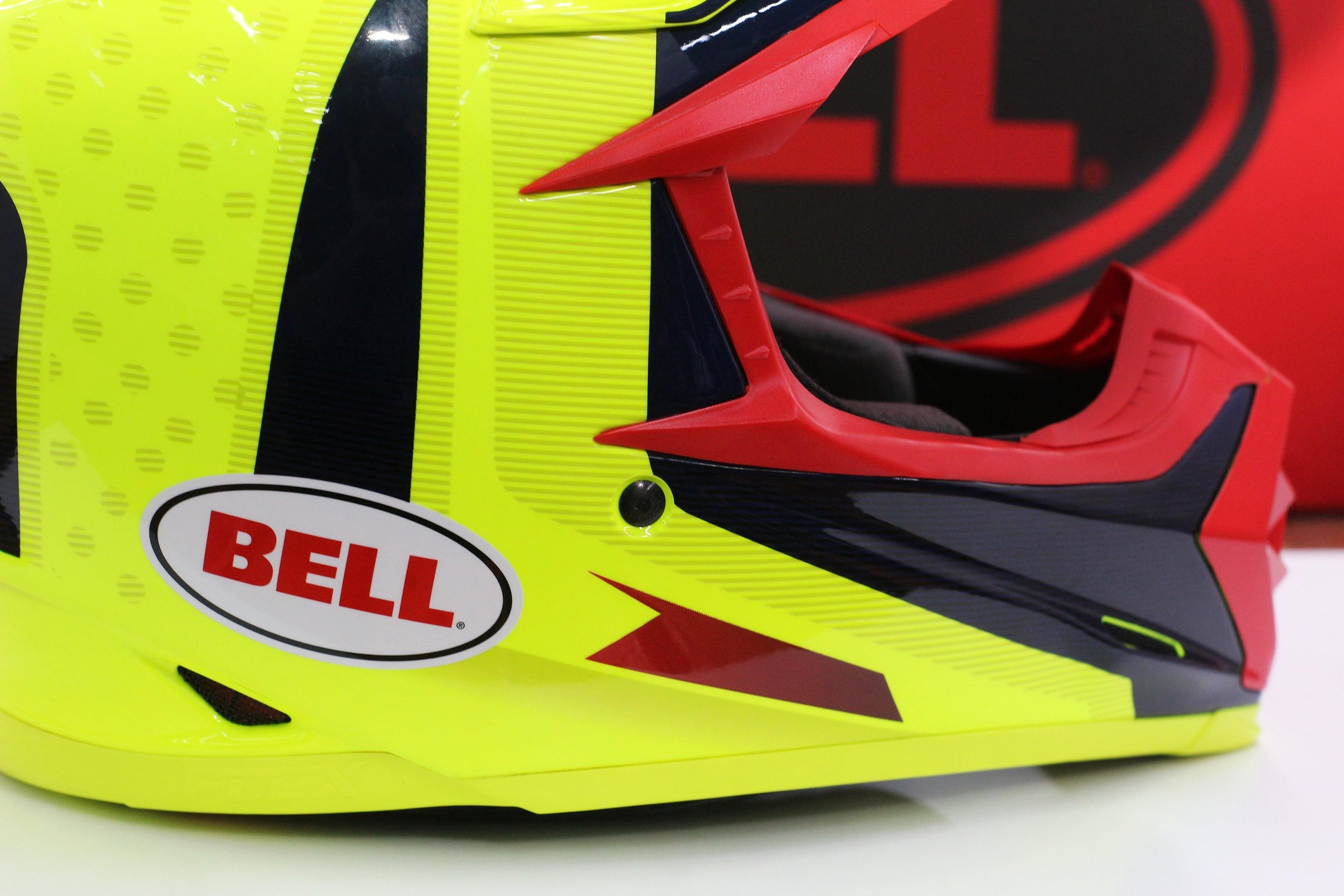 Bell Helmet Moto-9 Flex (Vice Blue/Yellow) – Durian Bikers Bell Helmet Moto-9 Flex (Vice Blue/Yellow) – Durian Bikers