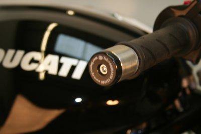 R&G Bar End Sliders fits for Aprilia Shiver 750 (’08-’16) / Shiver 900 (’17-), Ducati Monster S4RS & Moto Guzzi 1200 Sport / Griso