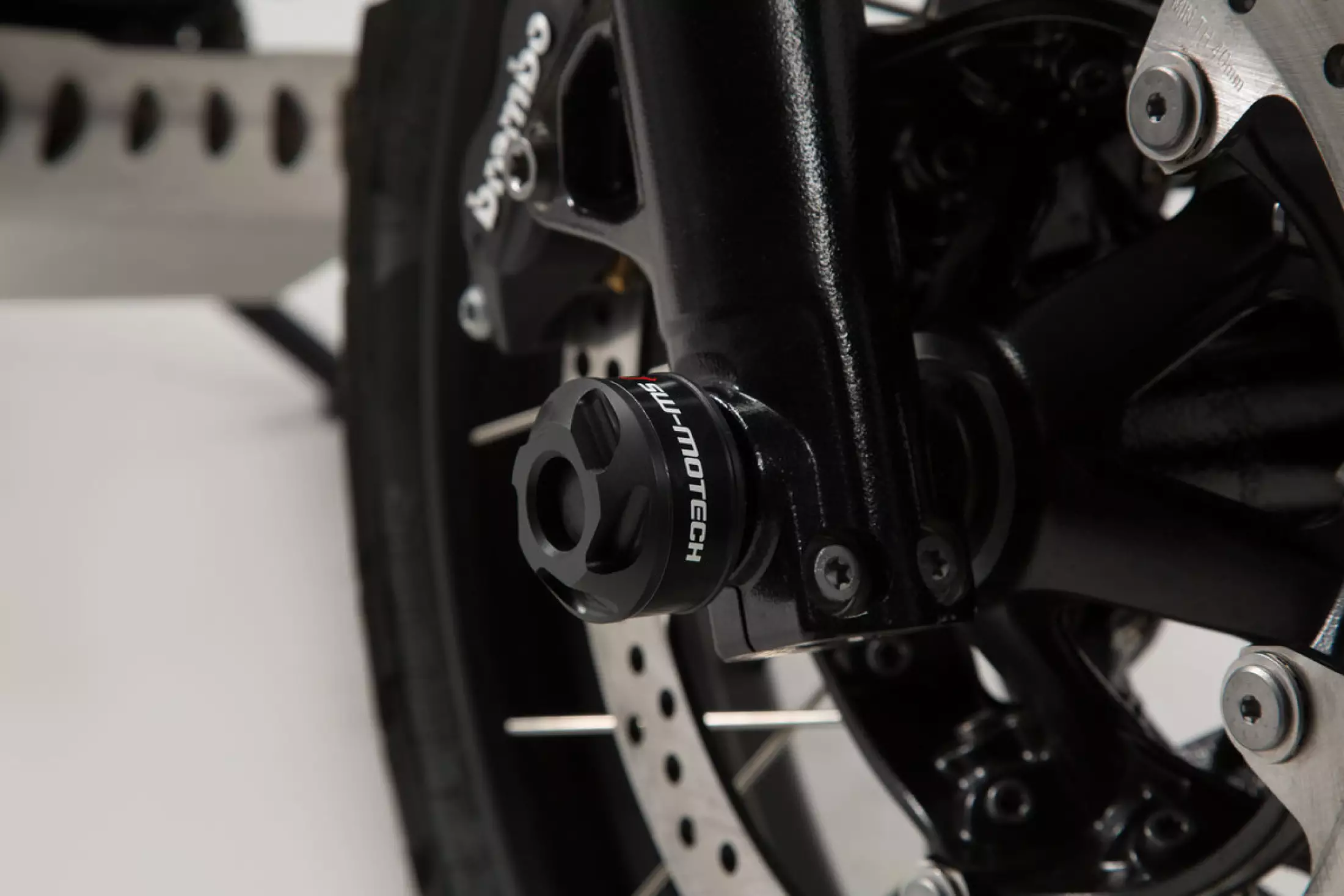 SW Motech Slider Set (Front Axle Black) fits for BMW R Nine T Scrambler ('16-)