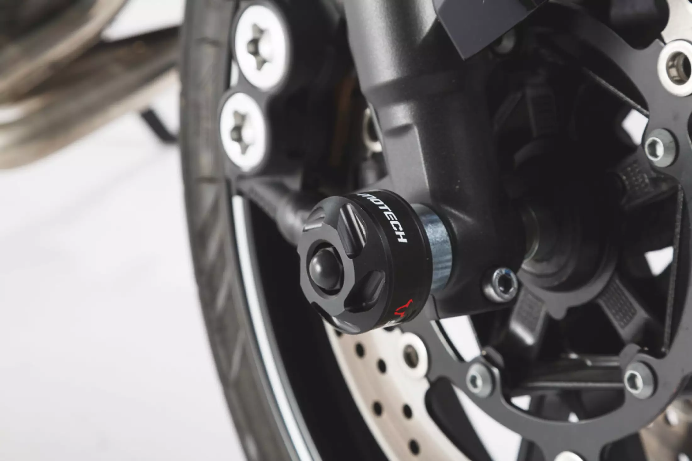 SW Motech Slider Set (Front Axle Black) fits for Kawasaki Versys 650 ('07-'09) / ('15-) - Image 2