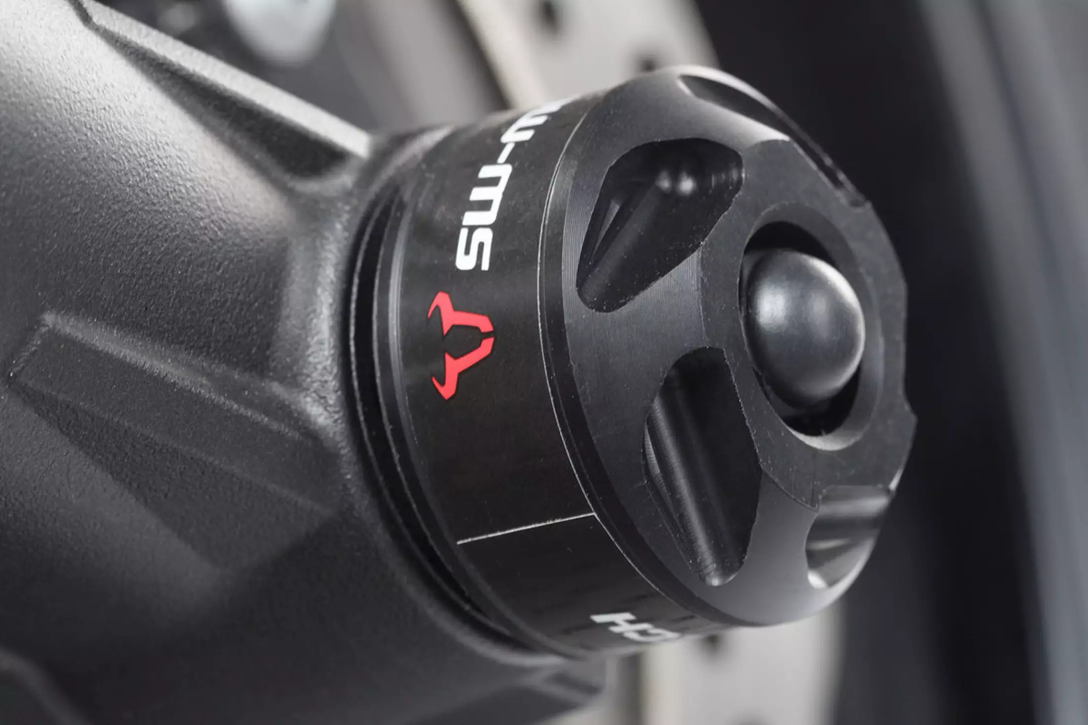 SW Motech Slider Set (Front Axle Black) fits for Yamaha MT-07 ('14-) / XSR 700 ('16-)