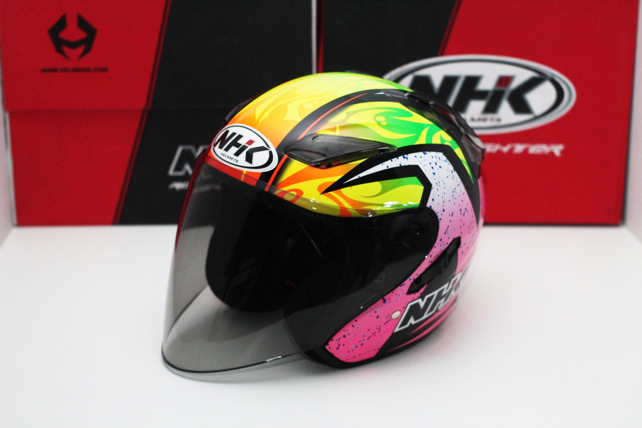 NHK Helmet R1 v2.0 Karel Winter (Black/Pink Glossy)